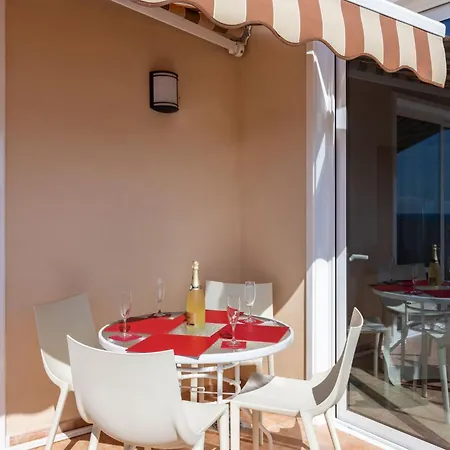 شقة In Mit Grosser Terrasse Und Meerblick By Interhome بالم مار
